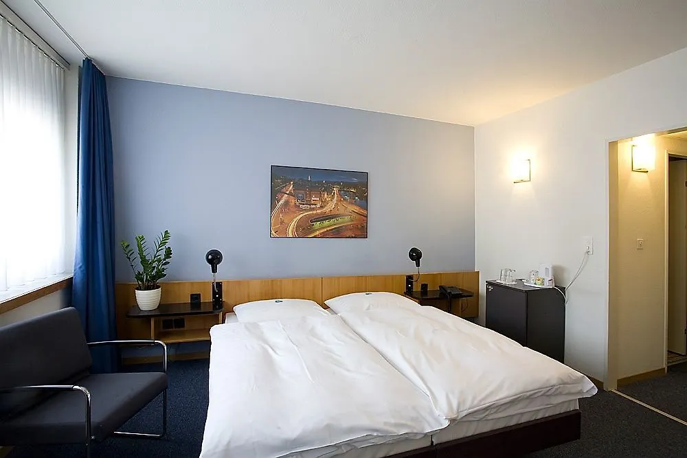 X-Tra Hotel Zürih 3*,  İsviçre